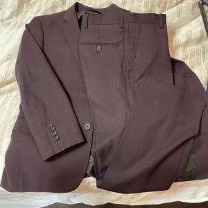 Egara 35S Men's Suit in Deep Purple